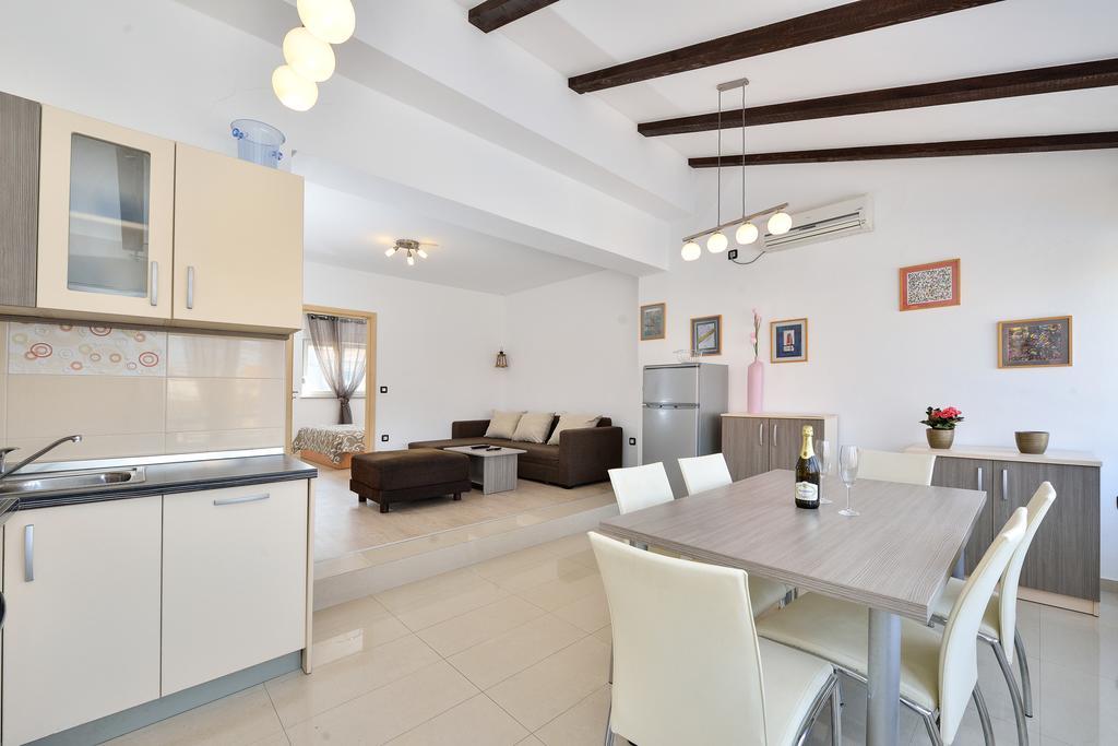 Apartments Nika & Karla Bibinje Luaran gambar